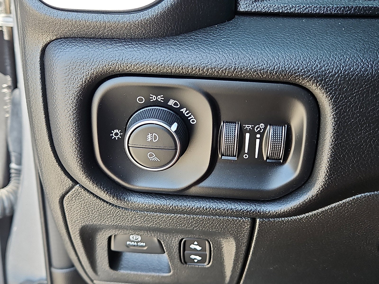 2025 RAM 1500 Laramie Crew Cab 4x4 5'7" Box