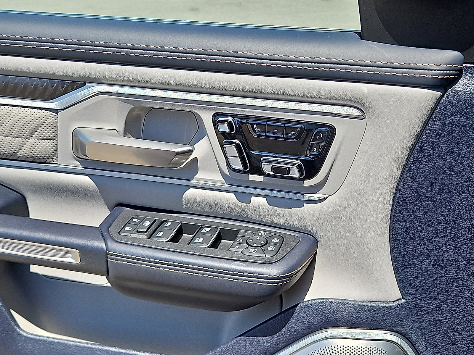 2025 RAM 1500 Tungsten Crew Cab 4x4 5'7" Box