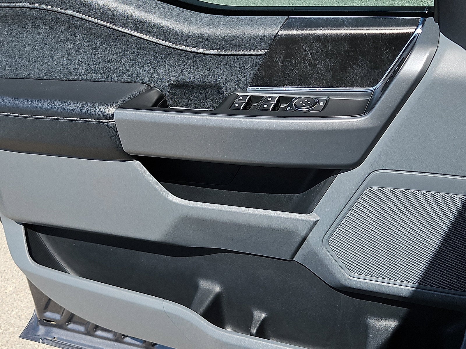 2023 Ford F-150 Lightning XLT