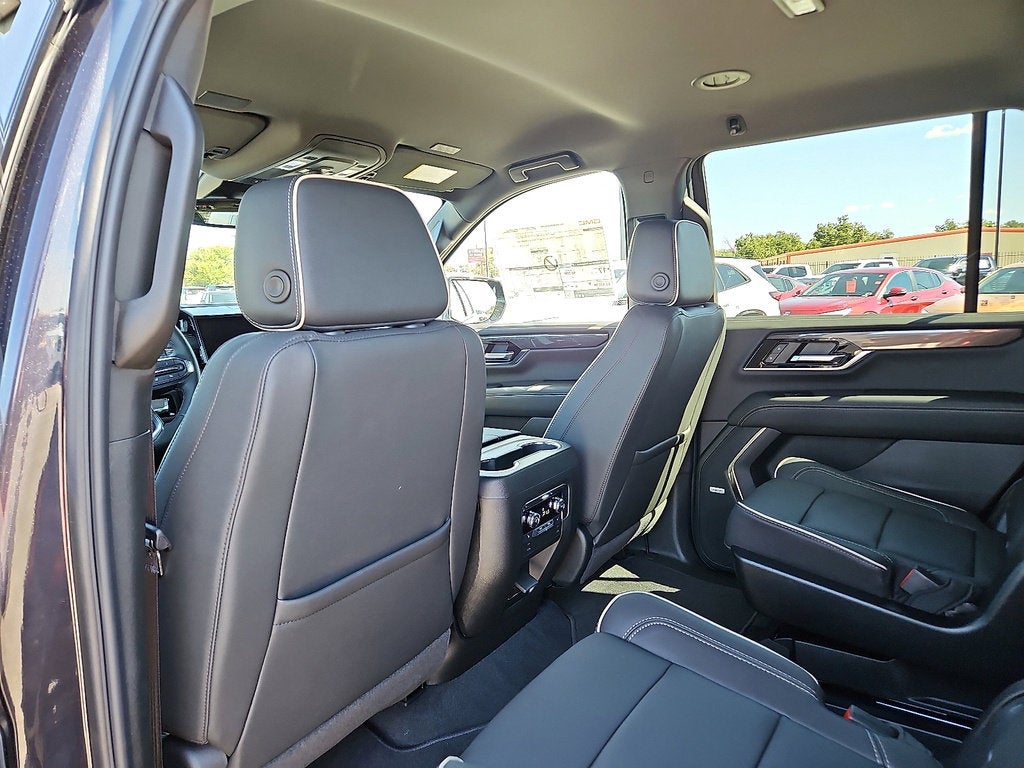 2025 GMC Yukon Elevation