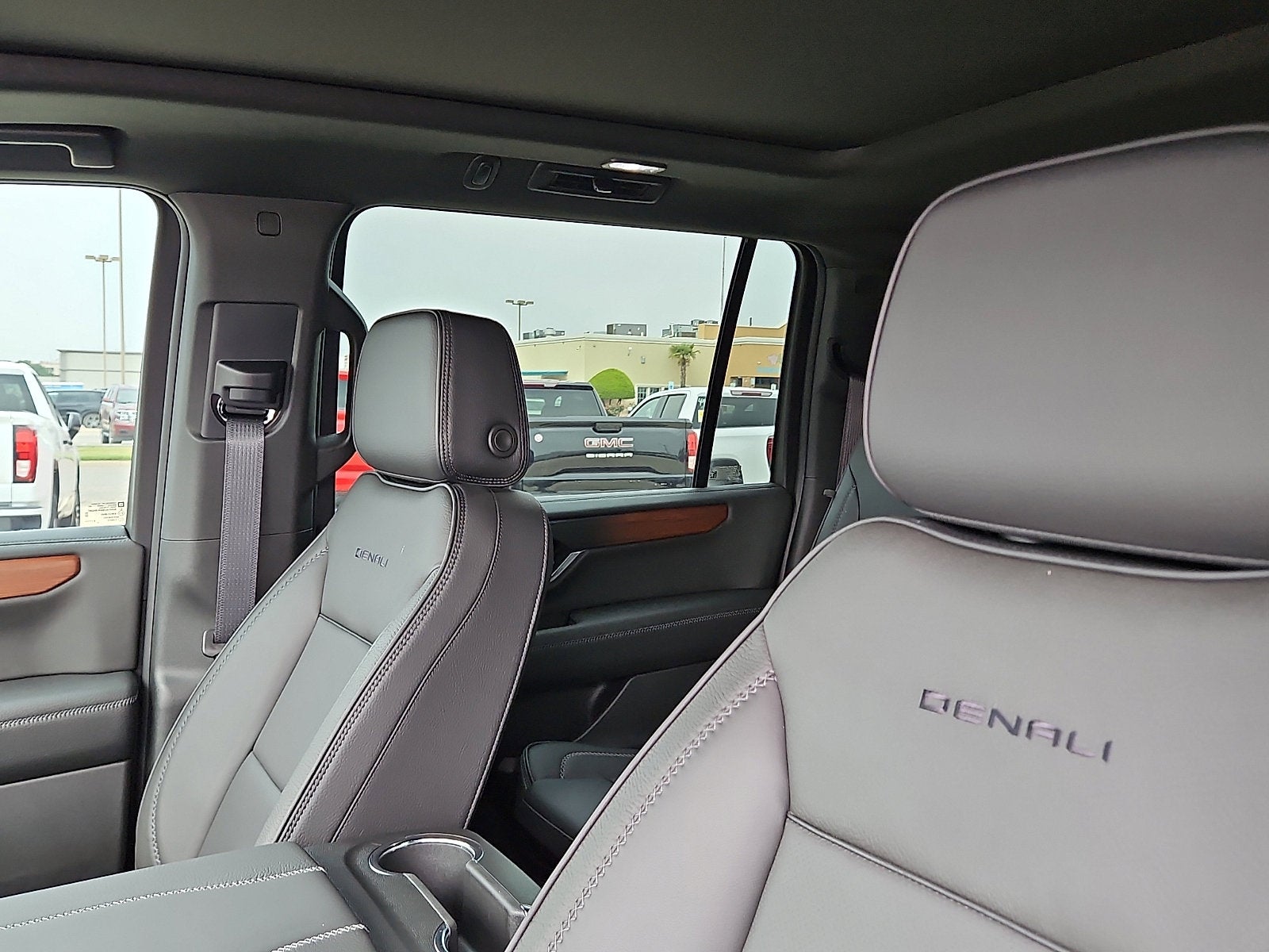 2026 GMC Yukon XL Denali - Photo 11