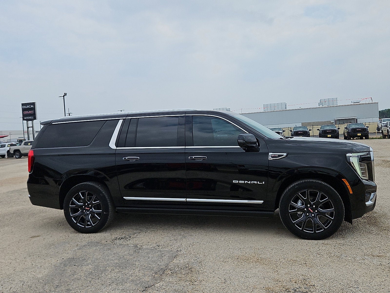 2026 GMC Yukon XL Denali - Photo 6