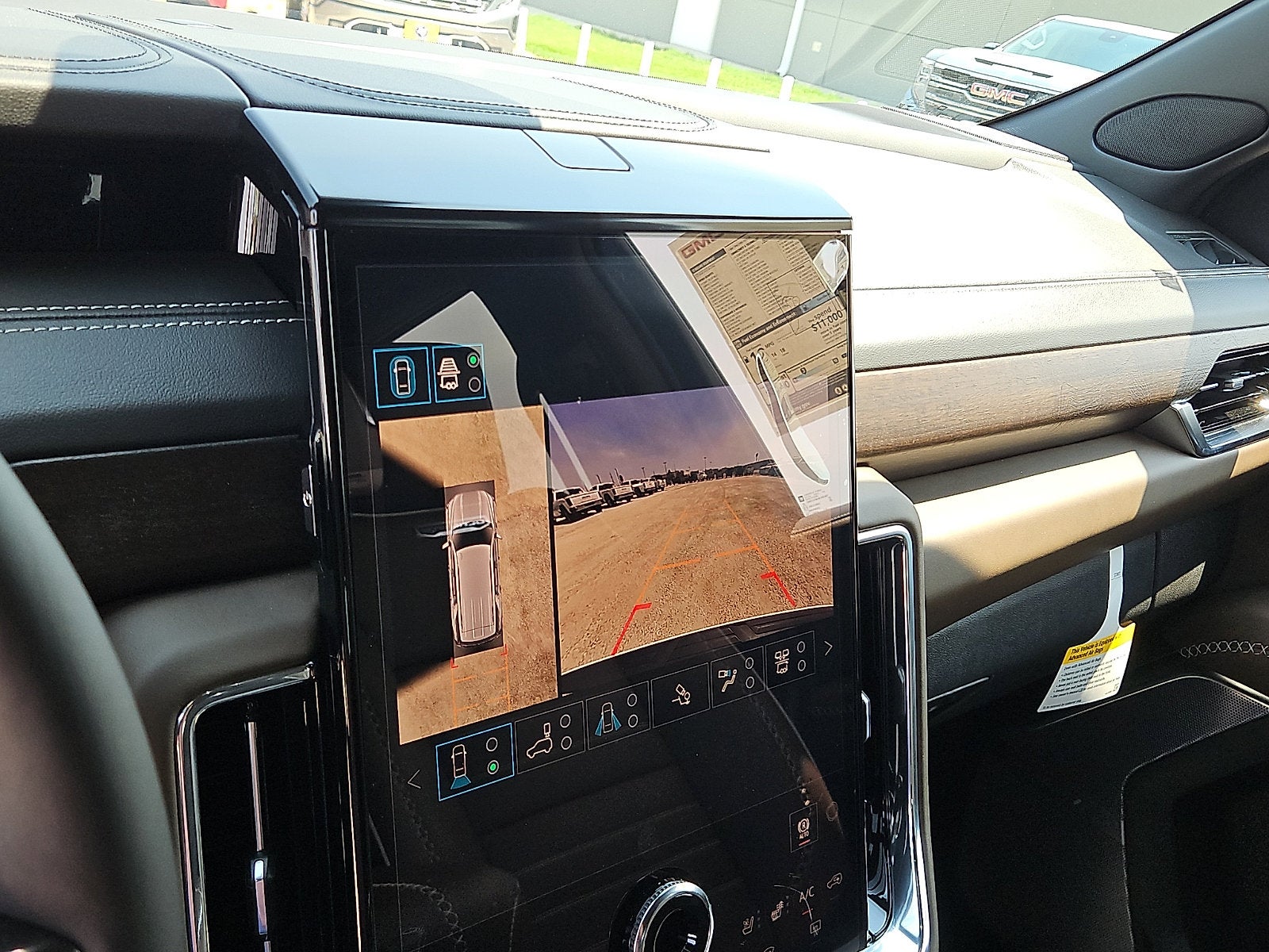 2026 GMC Yukon Denali Ultimate - Photo 17