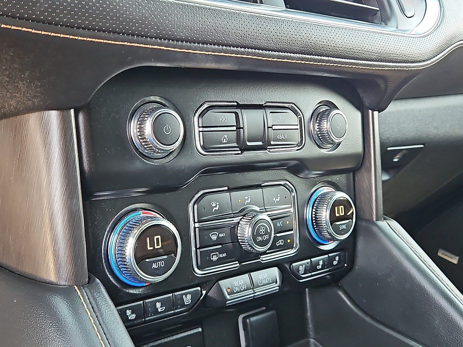 2024 GMC Yukon XL AT4
