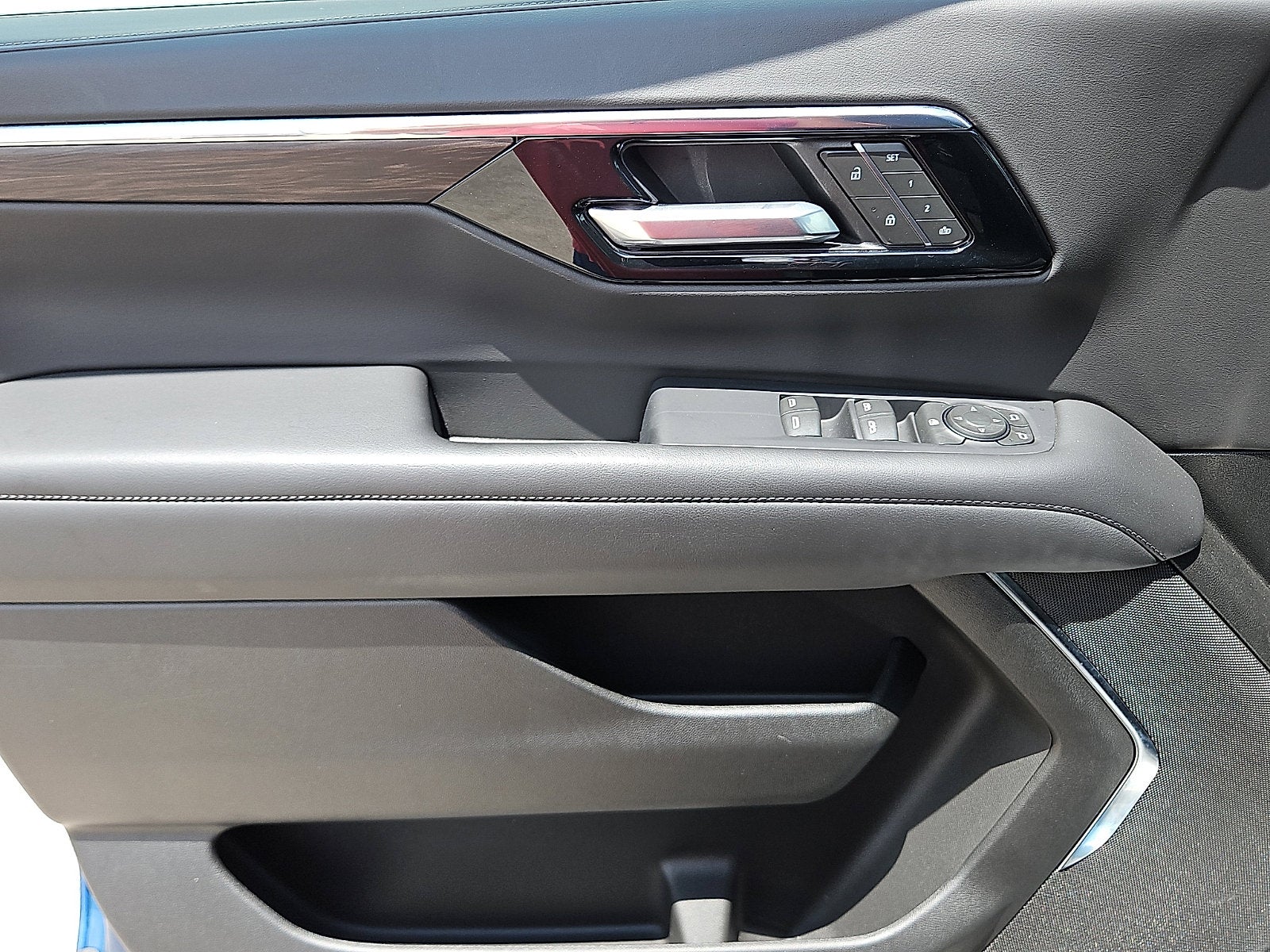 2025 Chevrolet Suburban LT