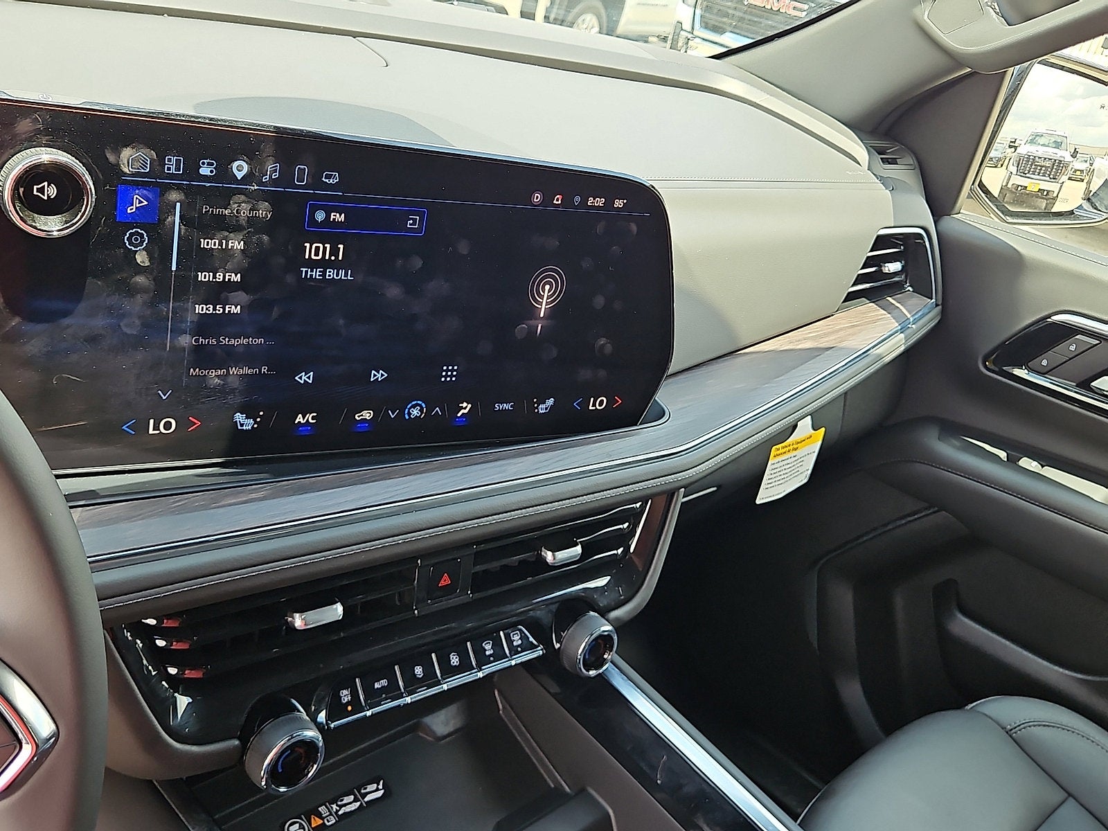 2025 Chevrolet Suburban LT