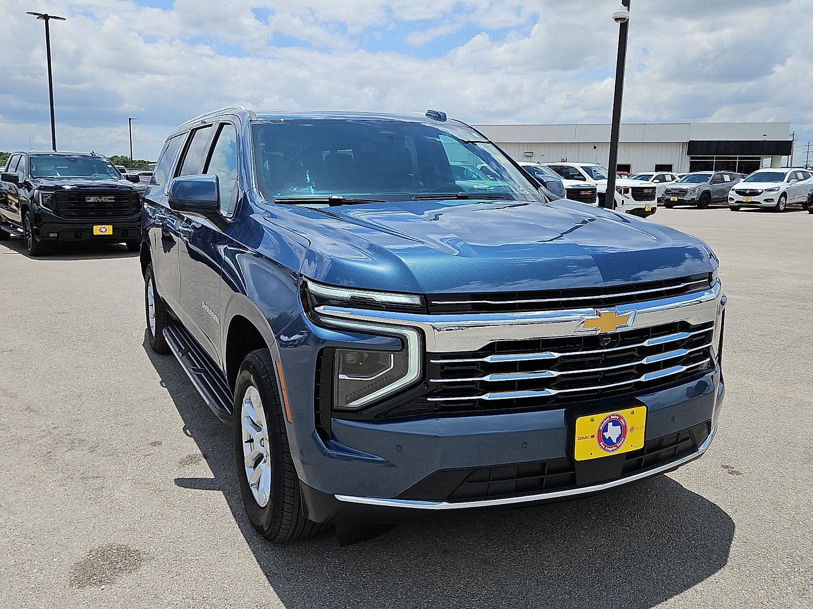 2025 Chevrolet Suburban LT
