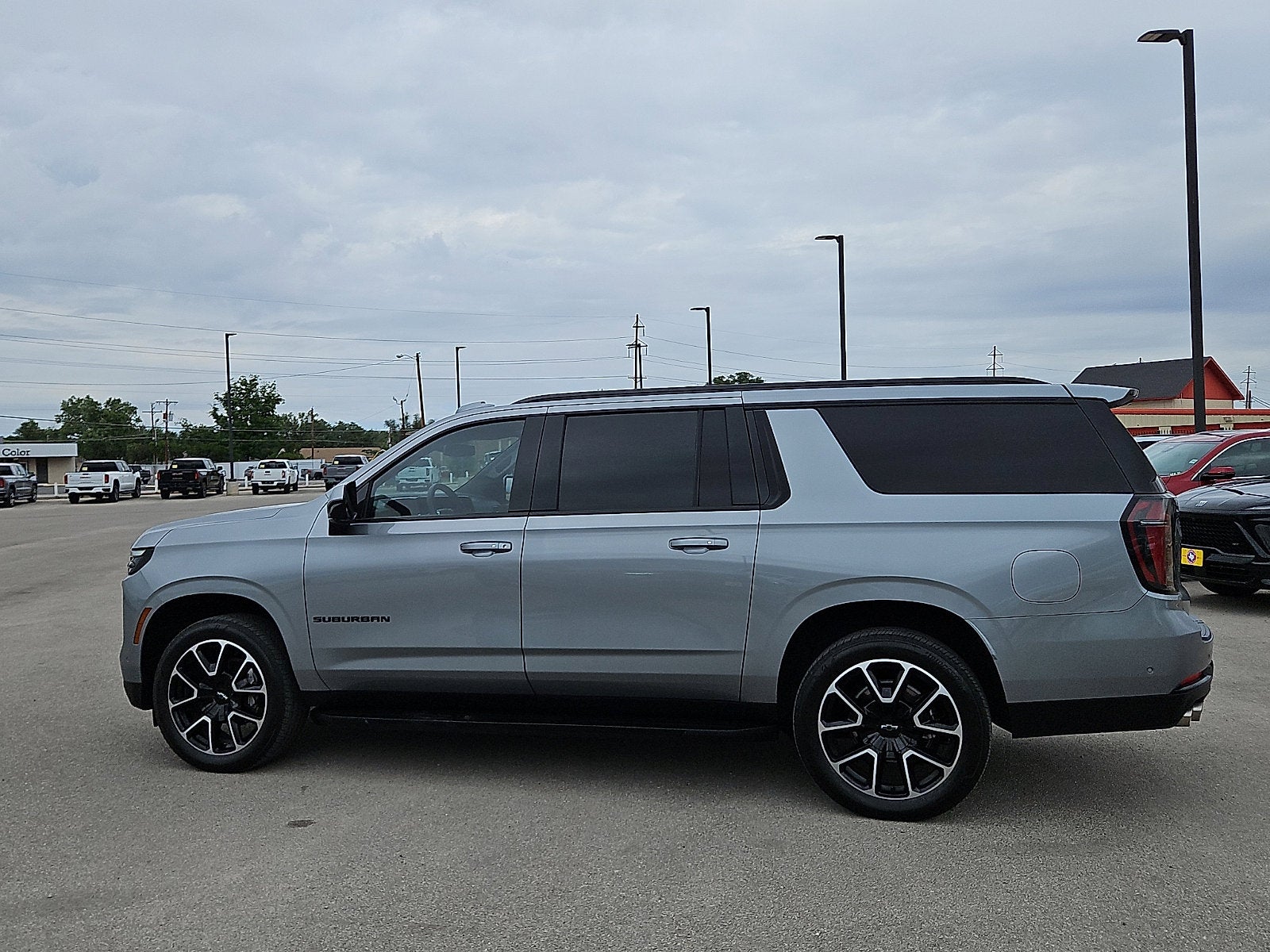 2025 Chevrolet Suburban RST