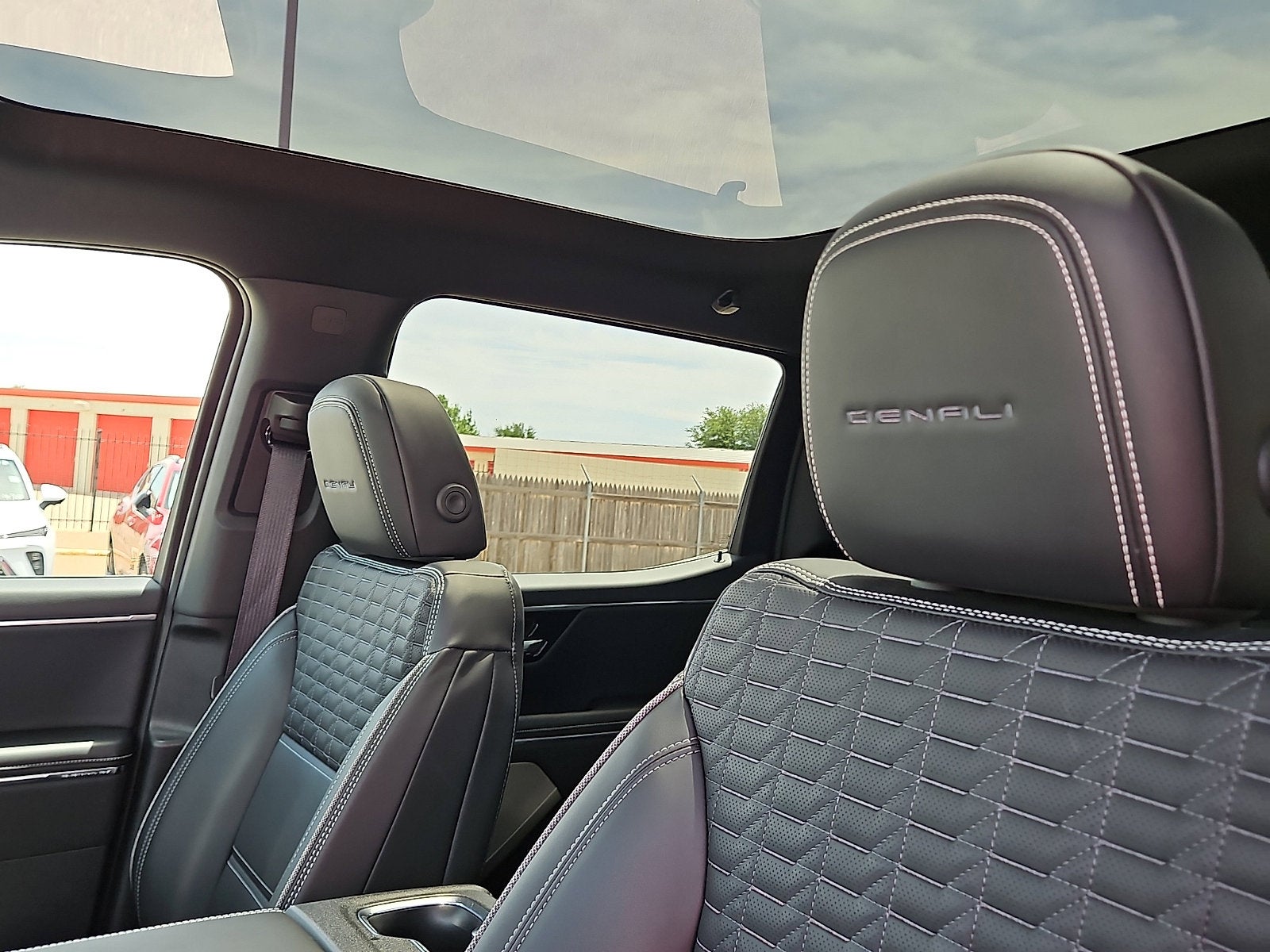 2025 GMC Sierra EV Denali - Photo 11