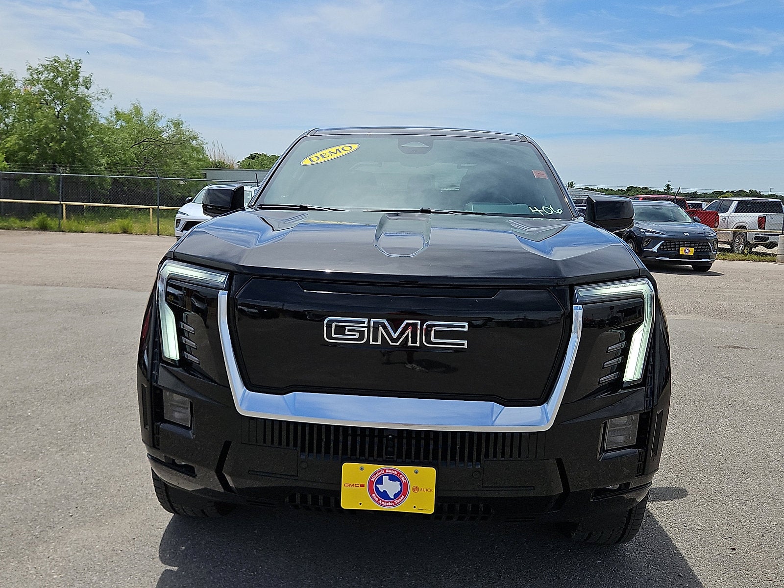 2025 GMC Sierra EV Denali - Photo 8
