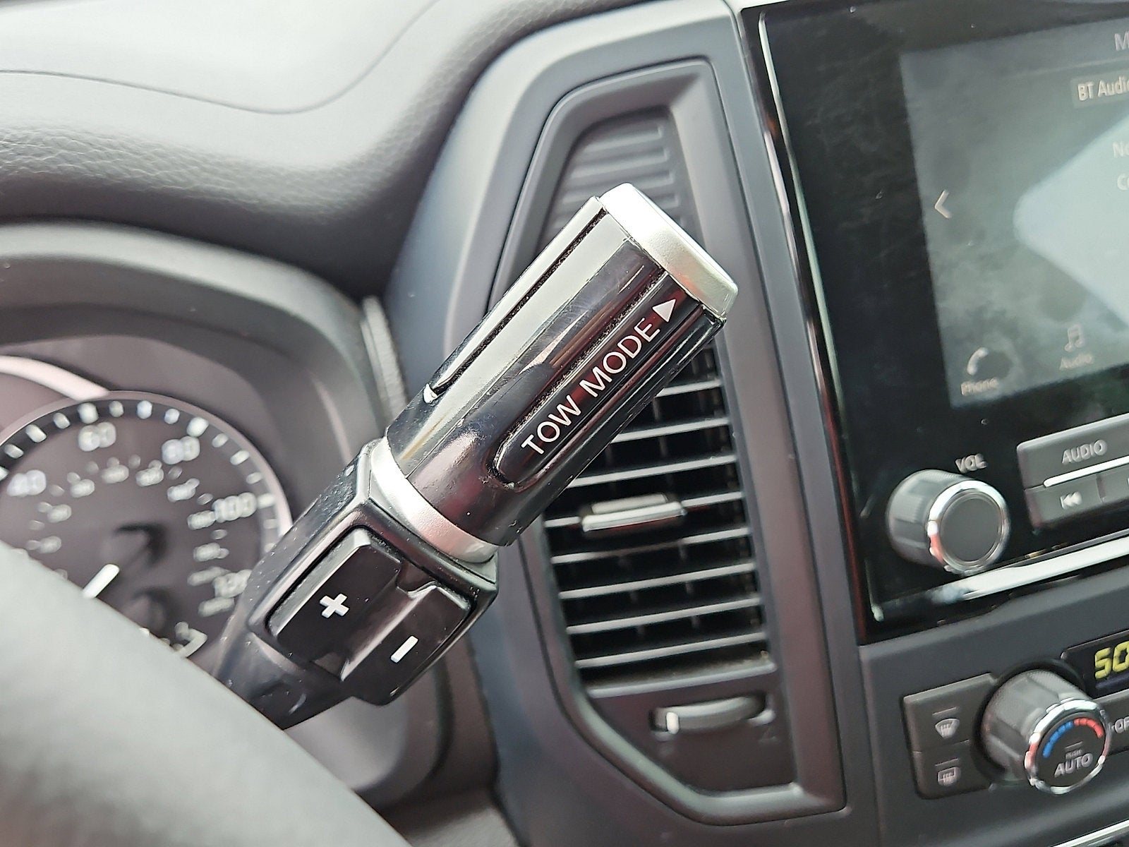 2023 Nissan TITAN Crew Cab SV 4x2