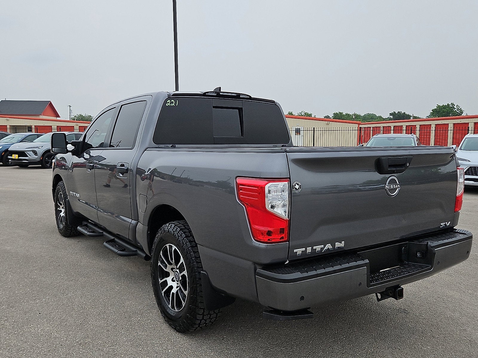 2023 Nissan TITAN Crew Cab SV 4x2