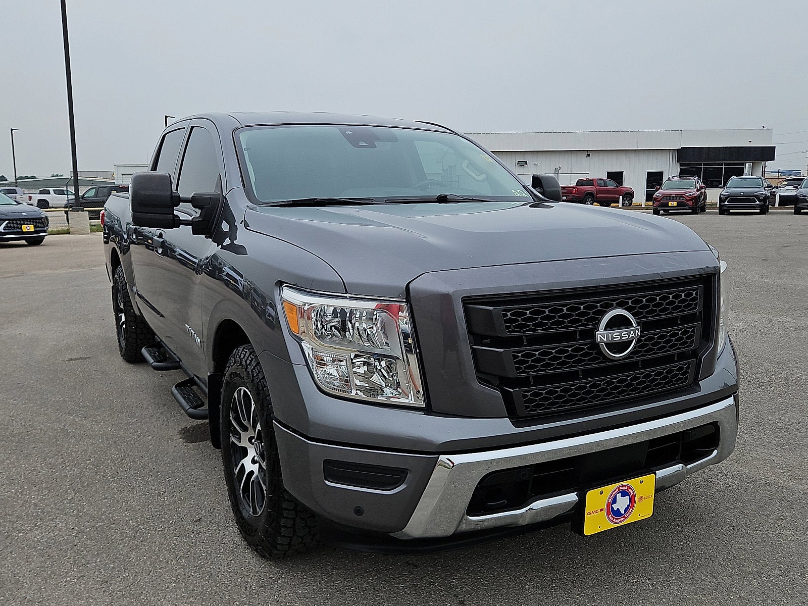 2023 Nissan TITAN Crew Cab SV 4x2