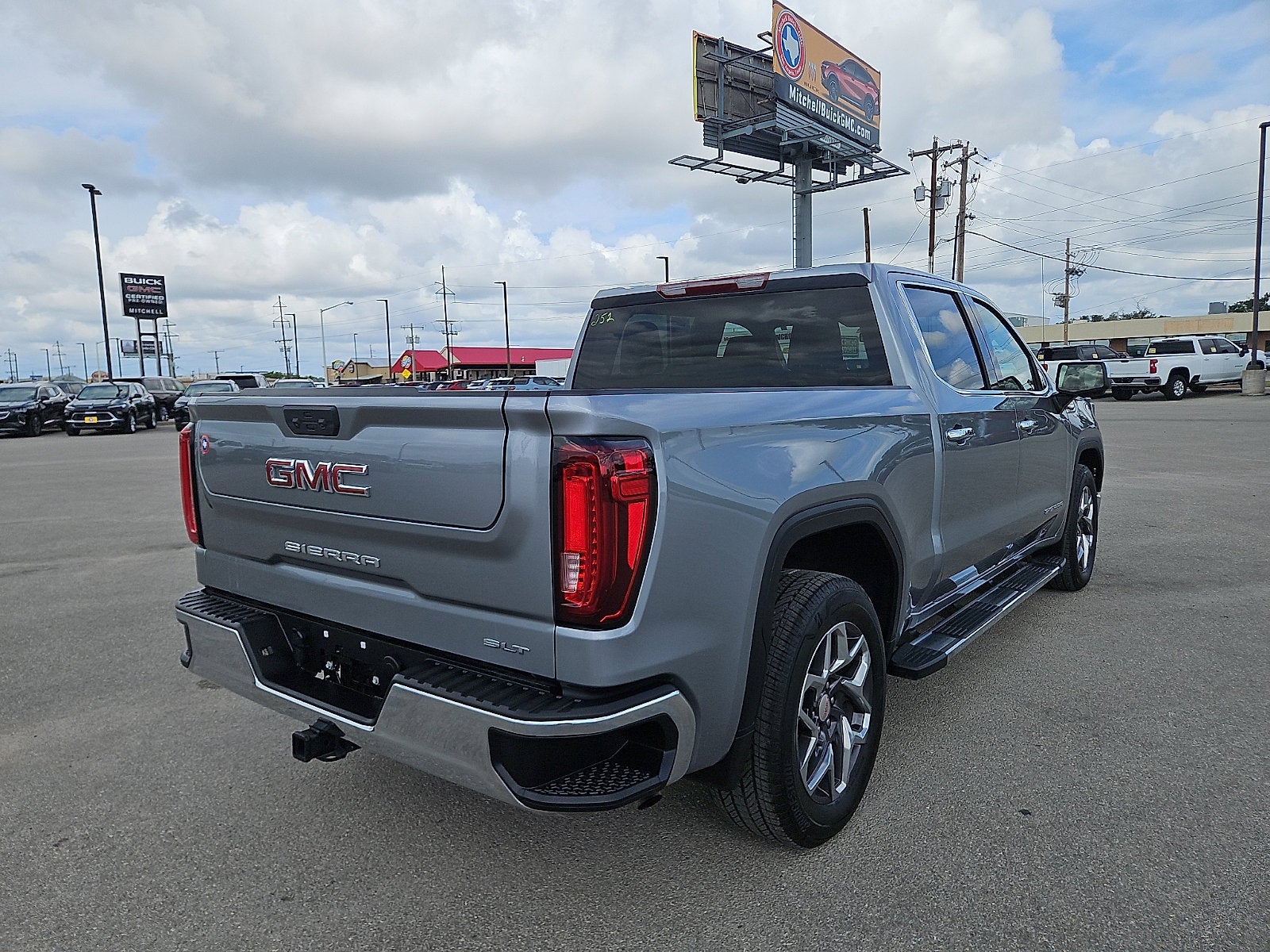 2025 GMC Sierra 1500 SLT