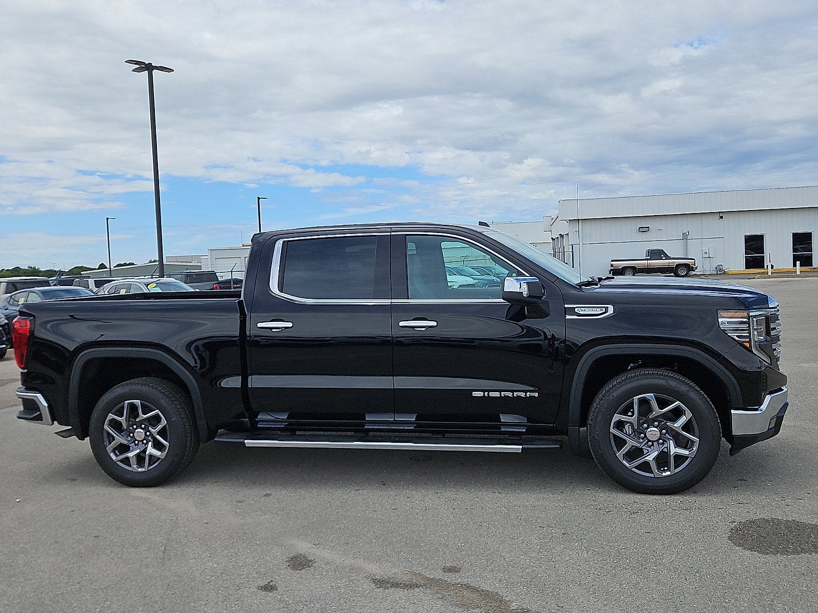 2026 GMC Sierra 1500 SLT - Photo 6