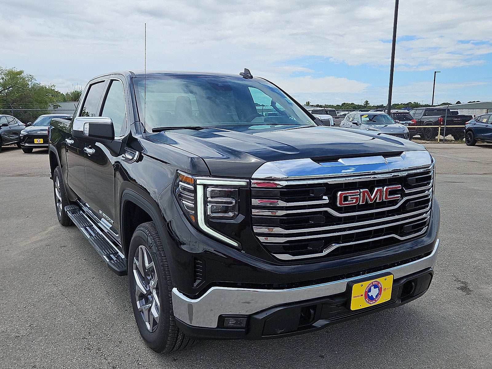 2026 GMC Sierra 1500 SLT - Photo 7