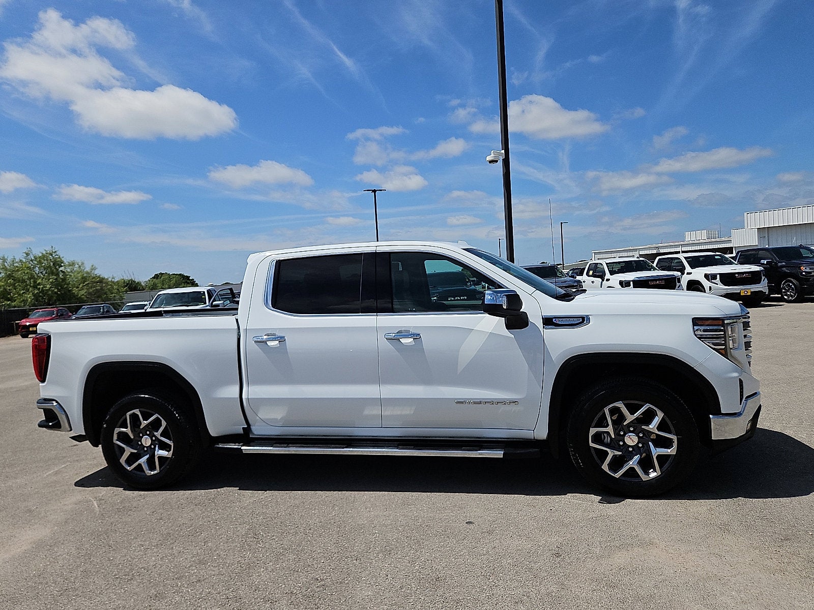 2025 GMC Sierra 1500 SLT