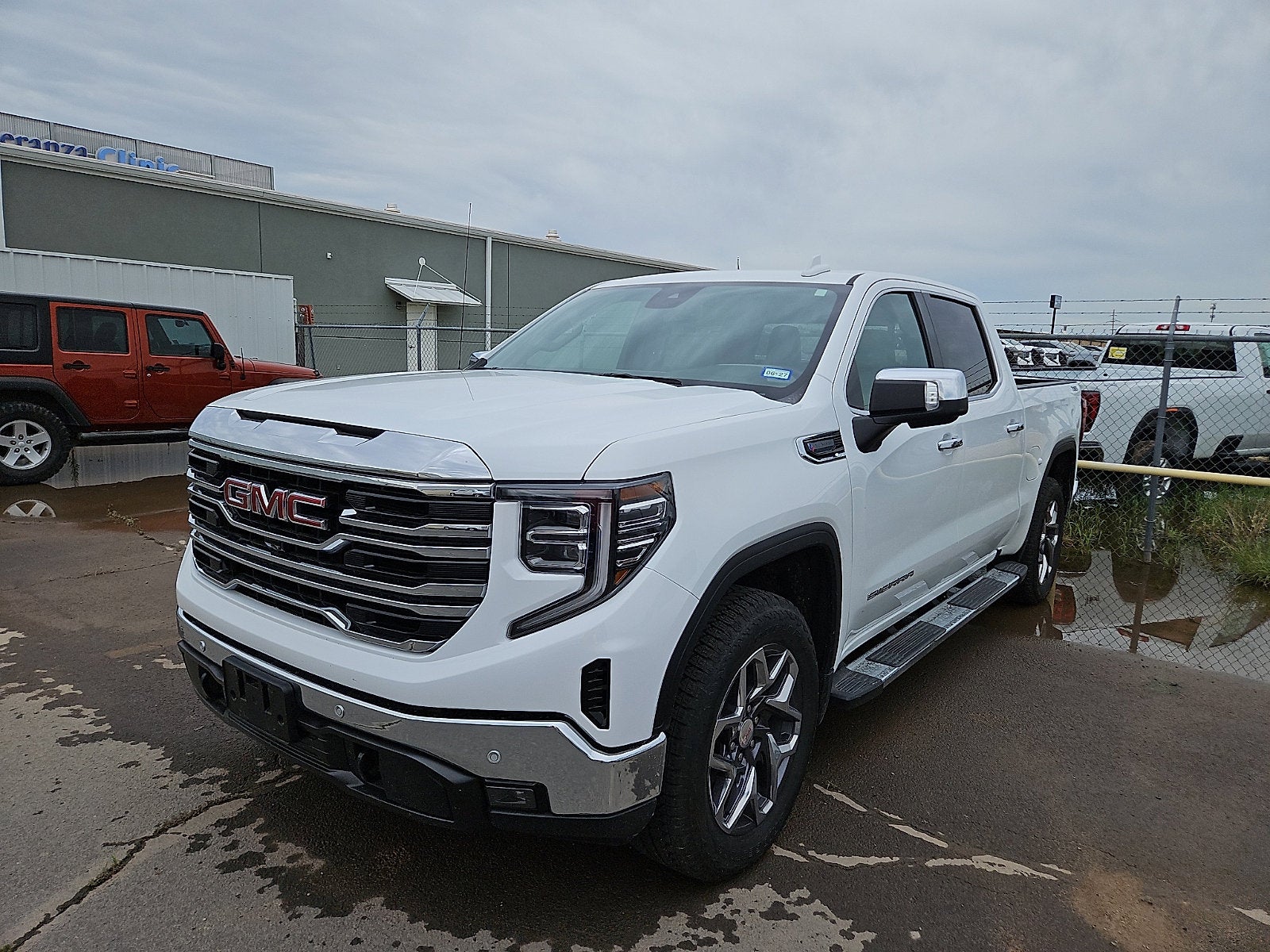 2025 GMC Sierra 4WD Crew Cab Short Box SLT's photo