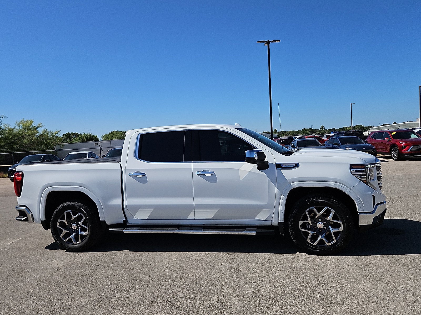 2025 GMC Sierra 1500 SLT