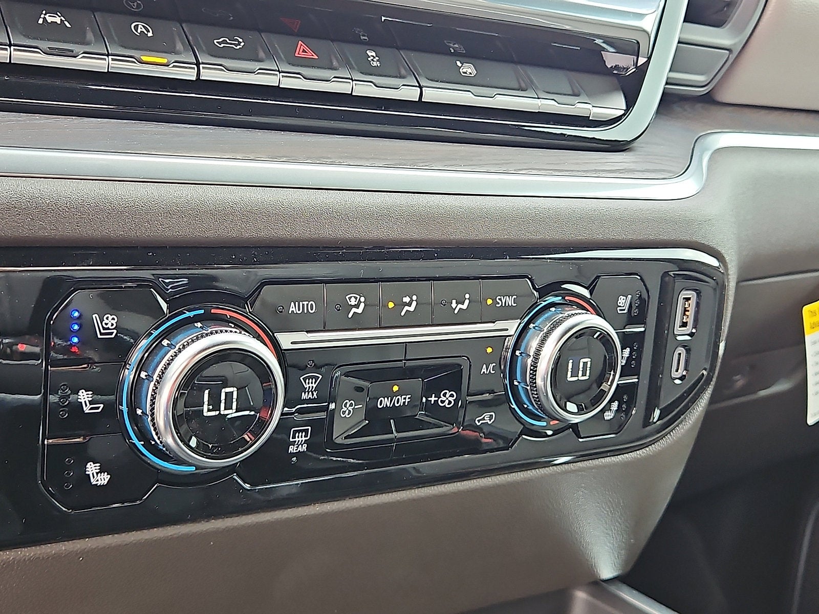 2026 GMC Sierra 1500 SLT - Photo 19