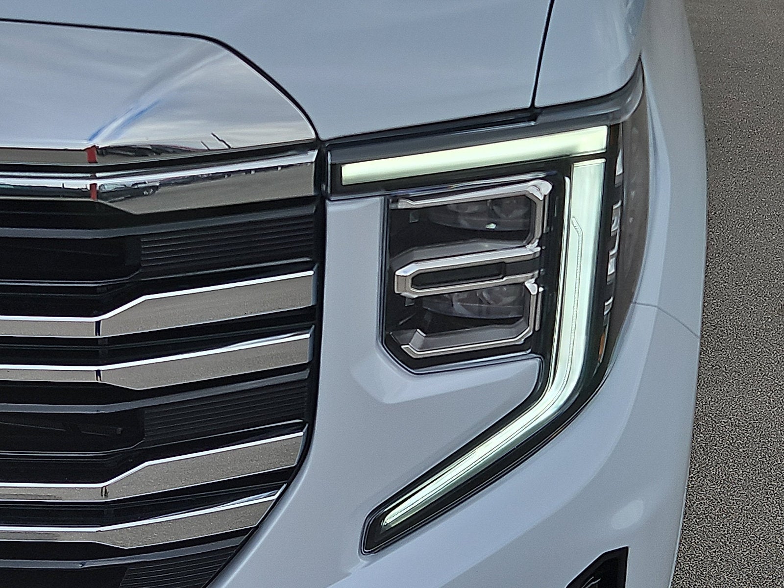 2026 GMC Sierra 1500 SLT - Photo 7