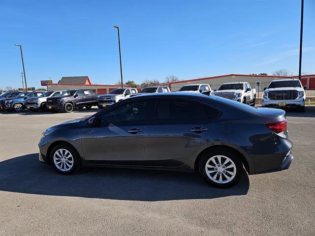 Used 2022 Kia FORTE FE with VIN 3KPF24AD4NE483908 for sale in San Angelo, TX