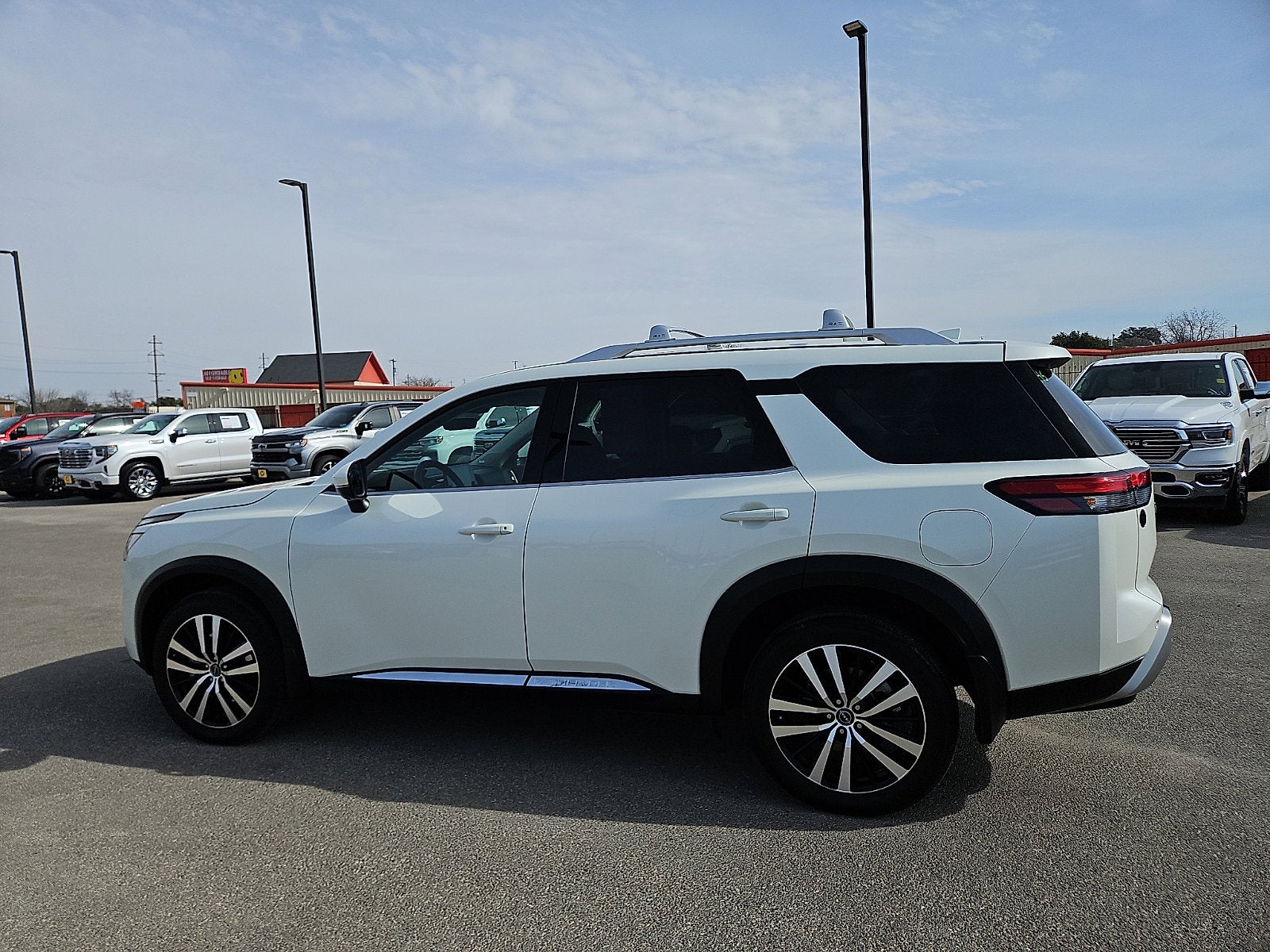 2024 Nissan Pathfinder Platinum